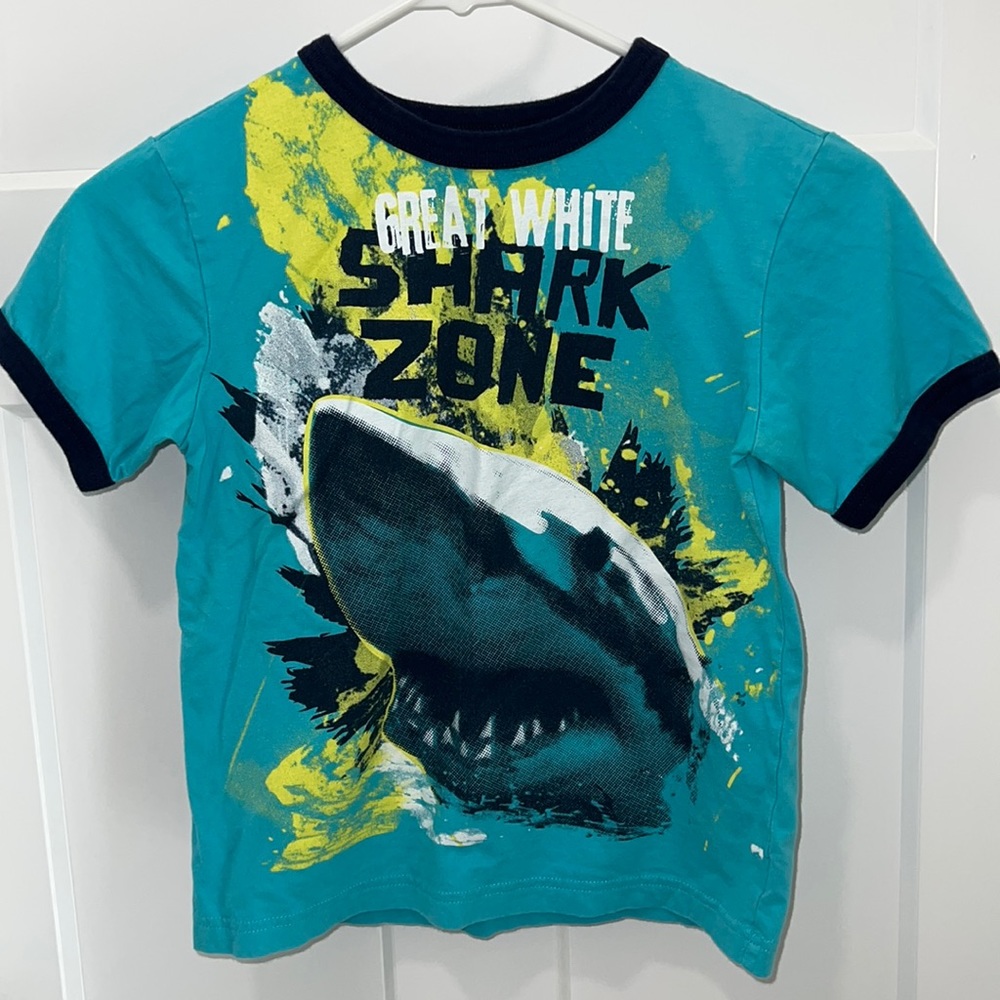 Boys Children’s Place shark tshirt